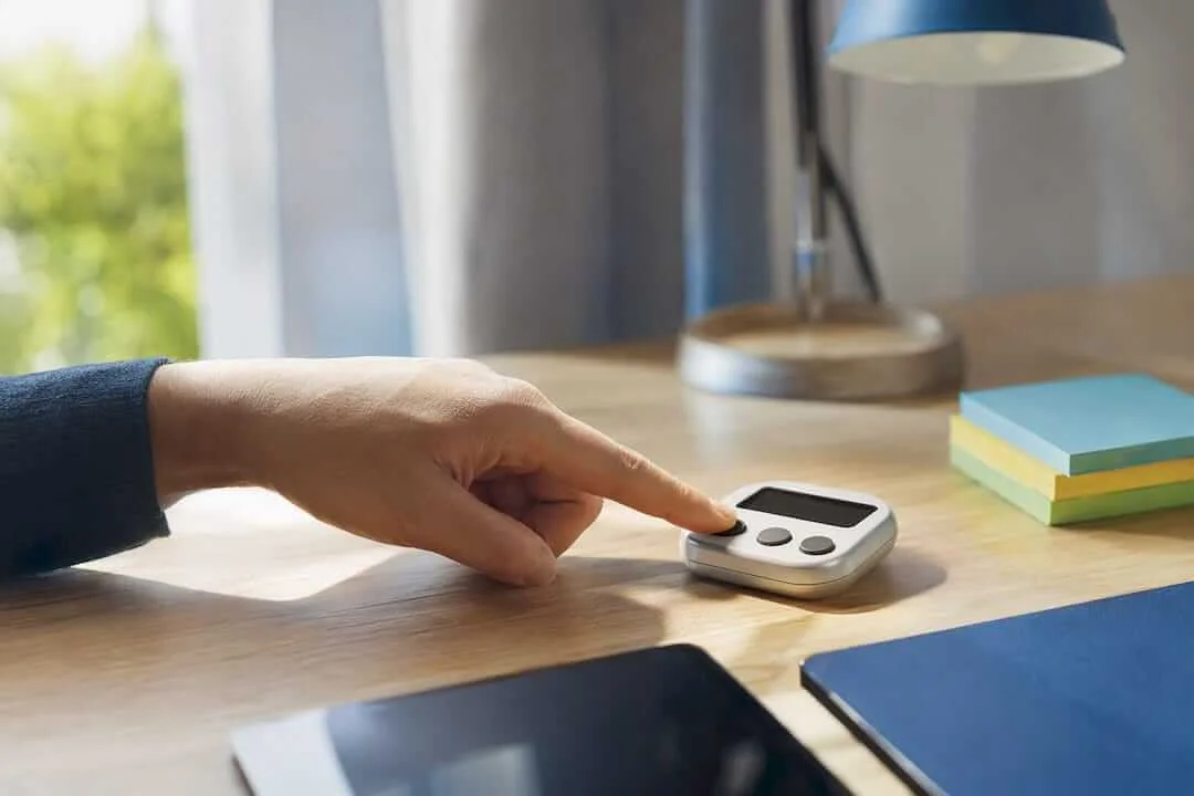 Hand starting timer on freelancer desk